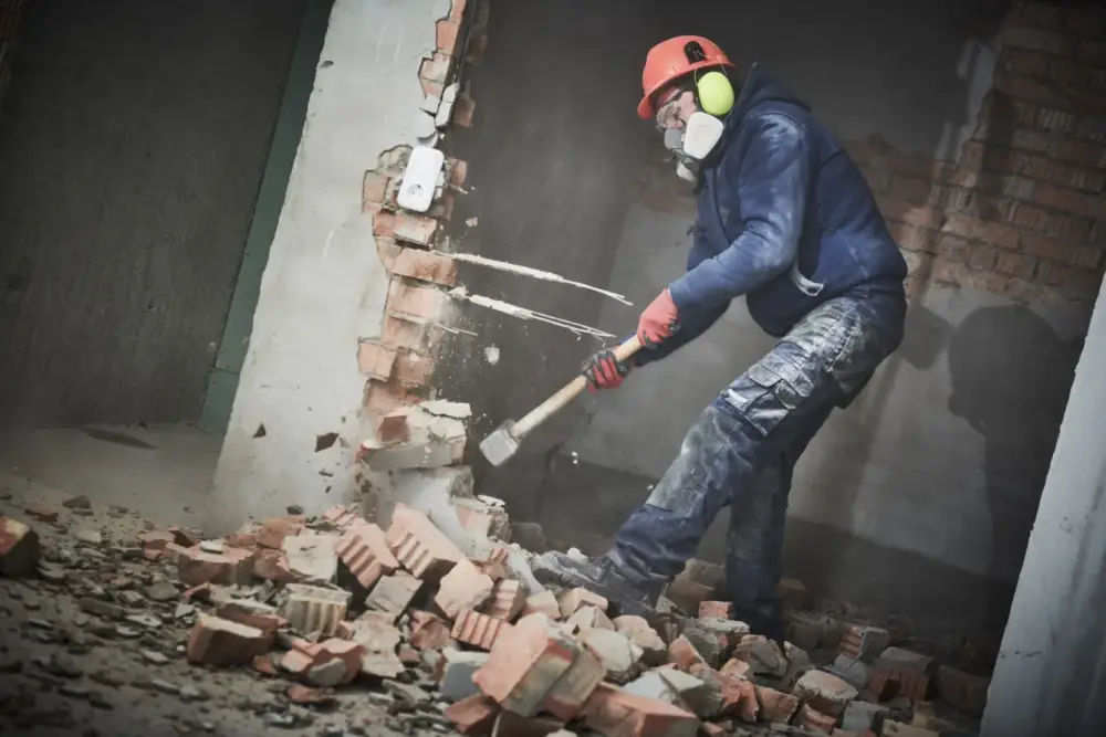 Travaux de déconstruction à Chauray